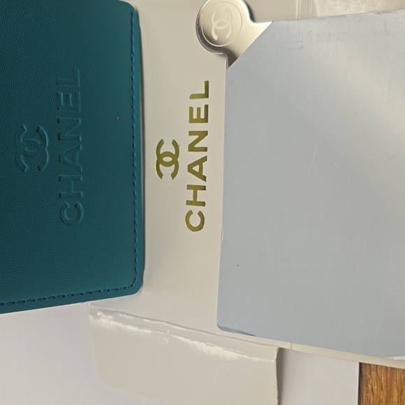 CHANEL Teal mirror & Card Holder. - Picture 2 of 4